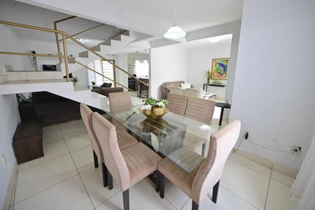 Sala de casa para alugar com 4 quartos, 248m² em Jardim Santo Antônio, Goiânia