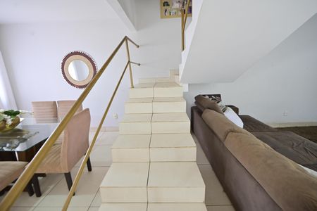 Casa para alugar com 248m², 4 quartos e 4 vagas Casa para alugar com 248m², 4 quartos e 4 vagasCorredor