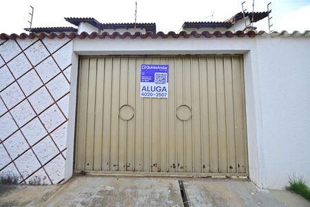 Casa para alugar com 248m², 4 quartos e 4 vagas Casa para alugar com 248m², 4 quartos e 4 vagasFachada