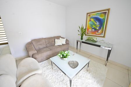 Sala de casa para alugar com 4 quartos, 248m² em Jardim Santo Antônio, Goiânia