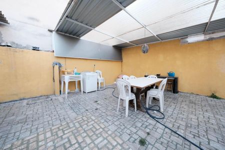 Casa à venda com 300m², 2 quartos e 4 vagasQuintal