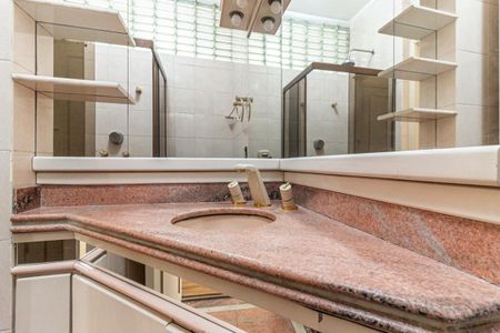 Apartamento à venda com 273m², 4 quartos e 1 vagaBanheiro da Suíte 3