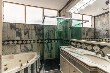 Apartamento à venda com 273m², 4 quartos e 1 vagaBanheiro da Suíte 1