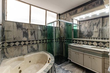 Apartamento à venda com 273m², 4 quartos e 1 vagaBanheiro da Suíte 1