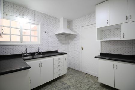 Casa à venda com 430m², 4 quartos e 6 vagasCozinha