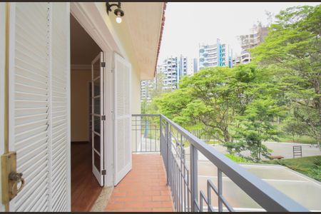 Casa à venda com 430m², 4 quartos e 6 vagasVaranda da Suíte 1