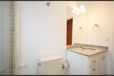 Casa à venda com 430m², 4 quartos e 6 vagasBanheiro da Suíte 4