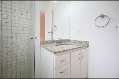 Casa à venda com 430m², 4 quartos e 6 vagasBanheiro da Suíte 2