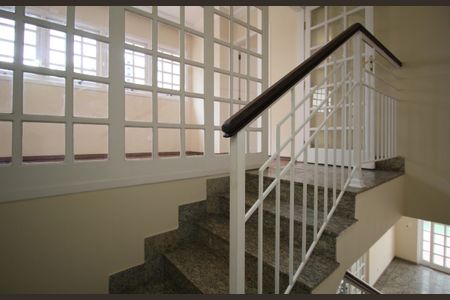 Casa à venda com 430m², 4 quartos e 6 vagasEscada