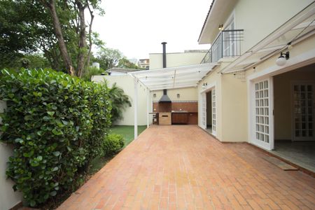 Casa à venda com 430m², 4 quartos e 6 vagasQuintal