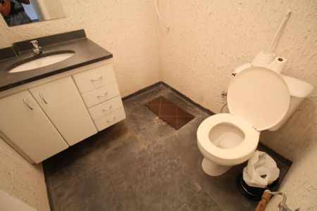 Casa à venda com 430m², 4 quartos e 6 vagasBanheiro do Espaço Gourmet