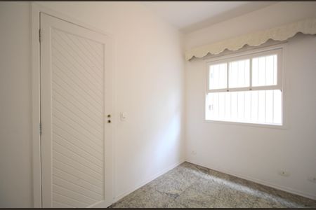 Casa à venda com 430m², 4 quartos e 6 vagasQuarto de Serviço