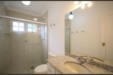 Casa à venda com 430m², 4 quartos e 6 vagasBanheiro da Suíte 4