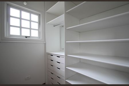 Casa à venda com 430m², 4 quartos e 6 vagasCloset da Suíte 1
