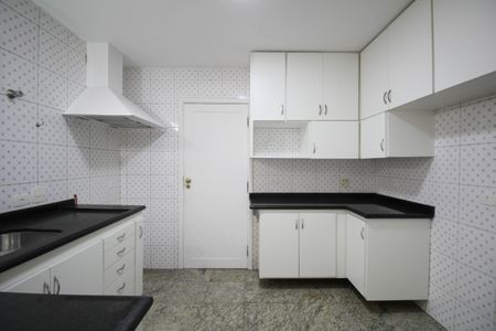 Casa à venda com 430m², 4 quartos e 6 vagasCozinha