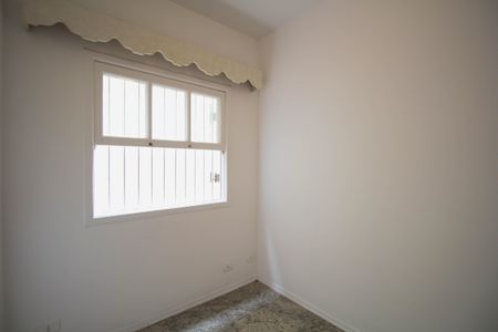 Casa à venda com 430m², 4 quartos e 6 vagasQuarto de Serviço