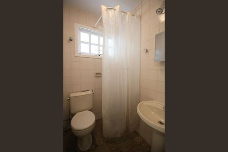 Casa à venda com 430m², 4 quartos e 6 vagasBanheiro de Serviço