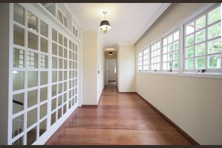 Casa à venda com 430m², 4 quartos e 6 vagasCorredor