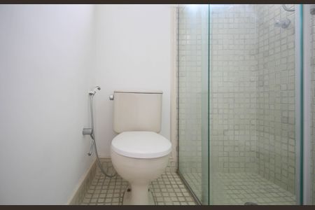 Casa à venda com 430m², 4 quartos e 6 vagasBanheiro da Suíte 2