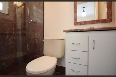 Casa à venda com 430m², 4 quartos e 6 vagasBanheiro da Suíte 3