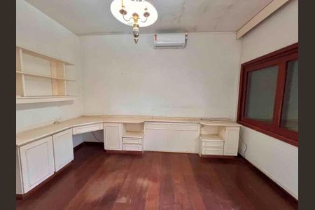 Casa à venda com 6 quartos, 850m² em Parque São Quirino, Campinas