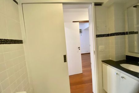 Apartamento à venda com 99m², 3 quartos e sem vagaBanheiro Social