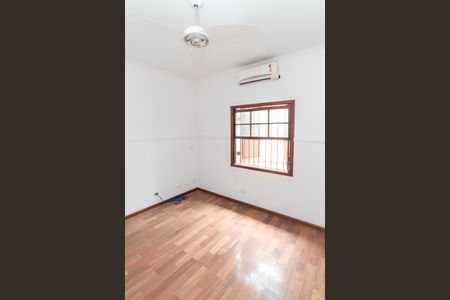 Casa à venda com 239m², 4 quartos e 4 vagasQuarto 1