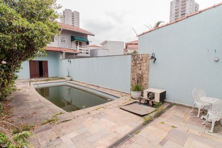 Casa à venda com 239m², 4 quartos e 4 vagasQuintal