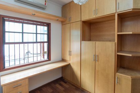 Casa à venda com 239m², 4 quartos e 4 vagasSuíte 2