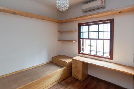 Casa à venda com 239m², 4 quartos e 4 vagasSuíte 2