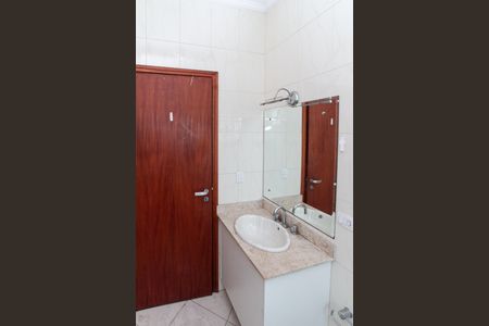 Casa à venda com 239m², 4 quartos e 4 vagasBanheiro Social