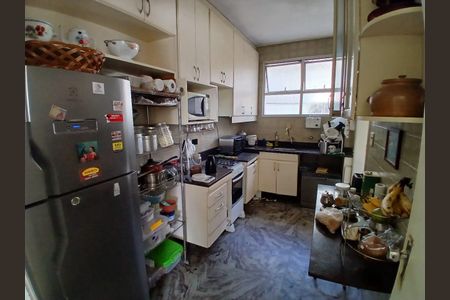 Apartamento à venda com 130m², 3 quartos e 2 vagas Apartamento à venda com 130m², 3 quartos e 2 vagasCozinha