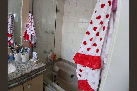 Apartamento à venda com 130m², 3 quartos e 2 vagas Apartamento à venda com 130m², 3 quartos e 2 vagasBanheiro 2