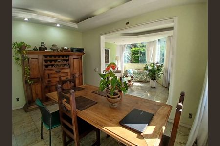 Apartamento à venda com 130m², 3 quartos e 2 vagas Apartamento à venda com 130m², 3 quartos e 2 vagasSala de Jantar