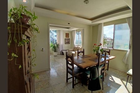 Apartamento à venda com 130m², 3 quartos e 2 vagas Apartamento à venda com 130m², 3 quartos e 2 vagasSala de Jantar