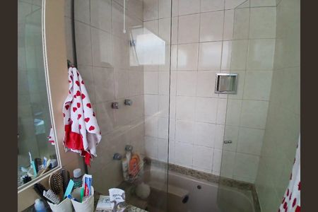 Apartamento à venda com 130m², 3 quartos e 2 vagas Apartamento à venda com 130m², 3 quartos e 2 vagasBanheiro 2