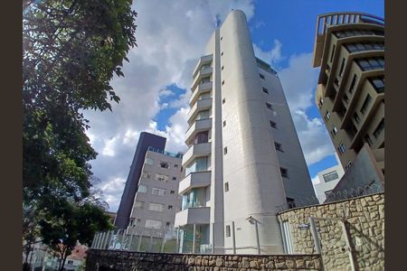 Apartamento à venda com 130m², 3 quartos e 2 vagas Apartamento à venda com 130m², 3 quartos e 2 vagasFachada