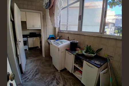 Apartamento à venda com 130m², 3 quartos e 2 vagas Apartamento à venda com 130m², 3 quartos e 2 vagasÁrea de Serviço