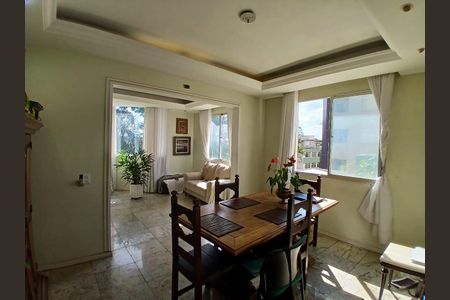 Apartamento à venda com 130m², 3 quartos e 2 vagas Apartamento à venda com 130m², 3 quartos e 2 vagasSala de Jantar