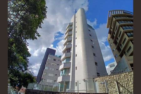 Apartamento à venda com 130m², 3 quartos e 2 vagas Apartamento à venda com 130m², 3 quartos e 2 vagasFachada