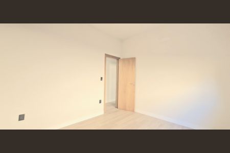 Casa à venda com 232m², 3 quartos e 3 vagas Casa à venda com 232m², 3 quartos e 3 vagasQuarto 2