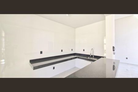 Casa à venda com 232m², 3 quartos e 3 vagas Casa à venda com 232m², 3 quartos e 3 vagasSala/Cozinha