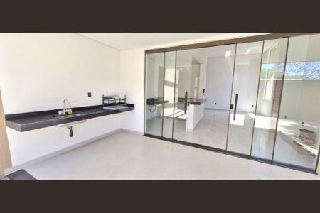 Casa à venda com 232m², 3 quartos e 3 vagas Casa à venda com 232m², 3 quartos e 3 vagasÁrea de Serviço