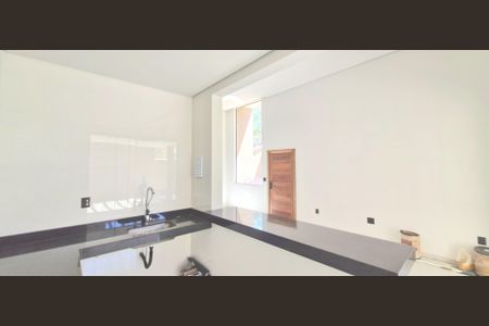 Casa à venda com 232m², 3 quartos e 3 vagas Casa à venda com 232m², 3 quartos e 3 vagasSala/Cozinha