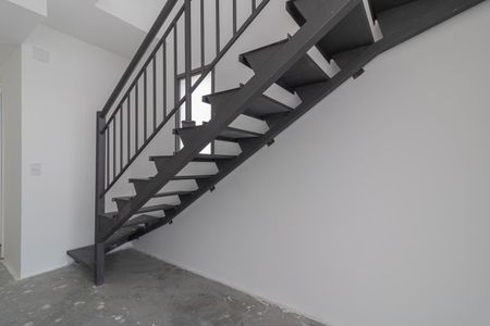 Apartamento à venda com 74m², 1 quarto e sem vaga Apartamento à venda com 74m², 1 quarto e sem vagaEscada