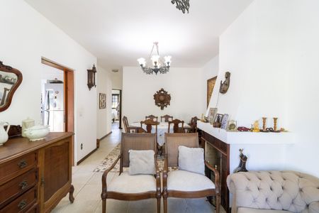 Sala de casa para alugar com 2 quartos, 140m² em Guarujá, Porto Alegre