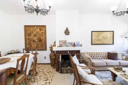 Casa à venda com 140m², 2 quartos e 3 vagasSala