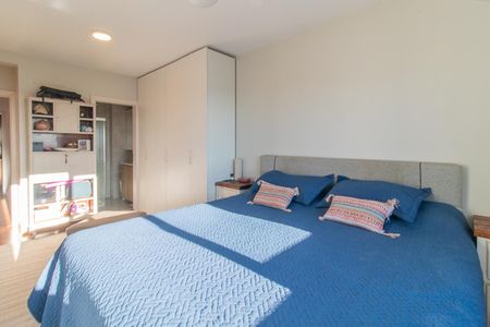 Casa à venda com 230m², 3 quartos e 2 vagasSuíte