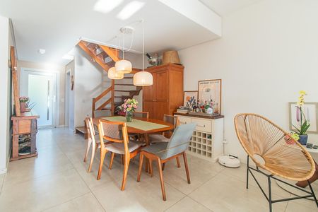 Casa à venda com 230m², 3 quartos e 2 vagasSala