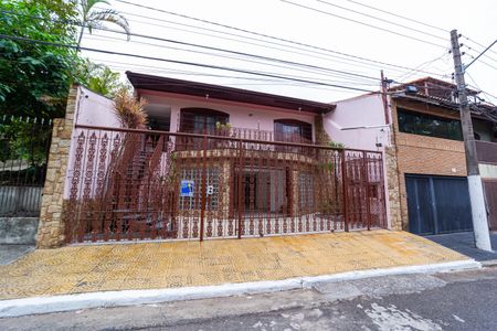 Casa para alugar com 300m², 3 quartos e 5 vagasFachada